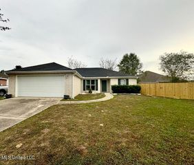 8133 Rue Hollifield, Ocean Springs, MS 39564