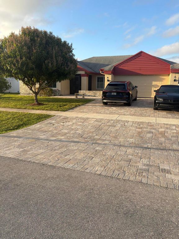 18255 181st Circle S, Boca Raton, FL 33498