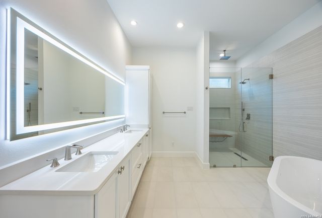 8221 OLD AUSTIN ROAD, Selma, TX 78154