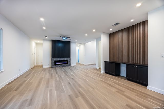 8221 OLD AUSTIN ROAD, Selma, TX 78154