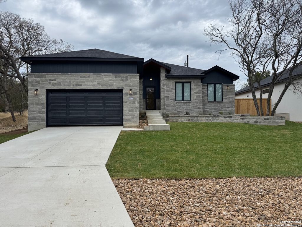 8221 OLD AUSTIN ROAD, Selma, TX 78154