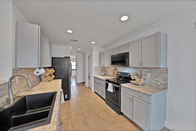 1120 Bumble Bee Drive, Lancaster, TX 75134