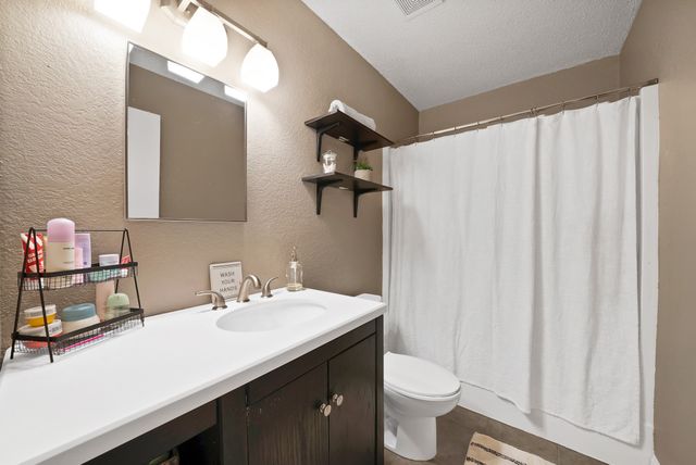 1120 Bumble Bee Drive, Lancaster, TX 75134