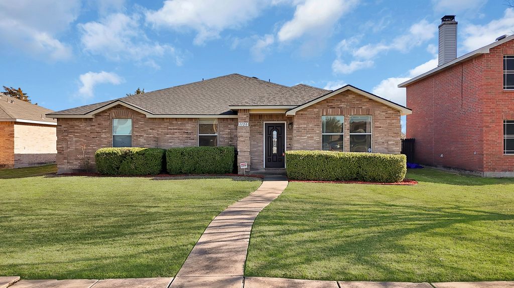 1120 Bumble Bee Drive, Lancaster, TX 75134