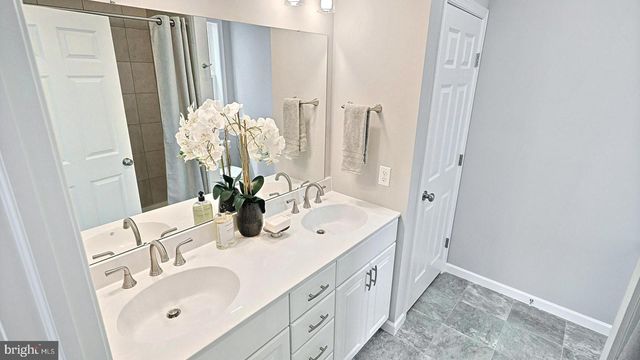 106 FLINT DR, Manheim, PA 17545