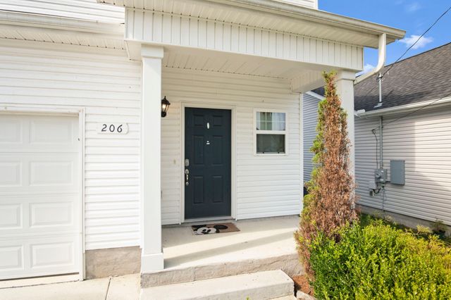 206 Triple Crown Ct, Shelbyville, TN 37160