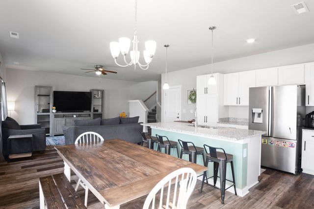 206 Triple Crown Ct, Shelbyville, TN 37160