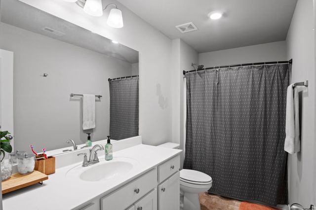 206 Triple Crown Ct, Shelbyville, TN 37160