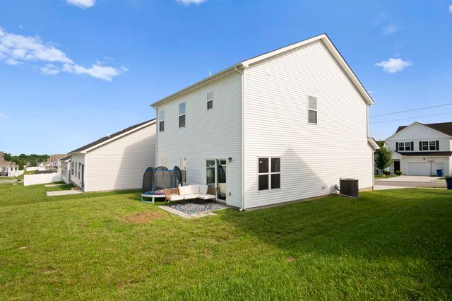206 Triple Crown Ct, Shelbyville, TN 37160
