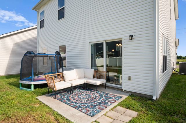 206 Triple Crown Ct, Shelbyville, TN 37160