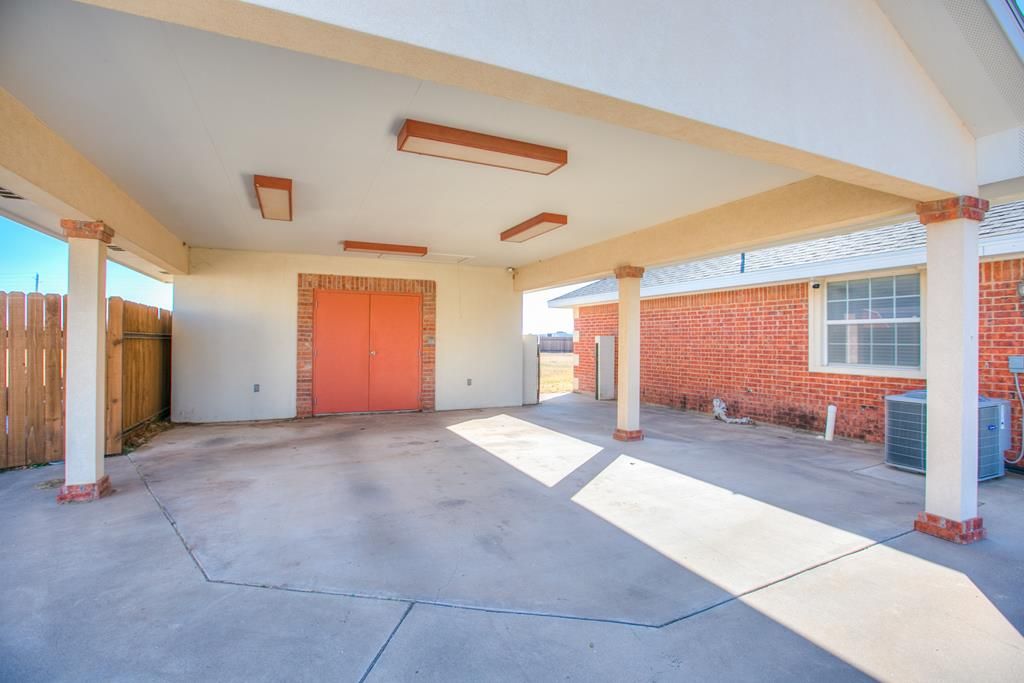 Image 5 of property listing at 6728 Grand Canal Court, San Angelo, TX 76904