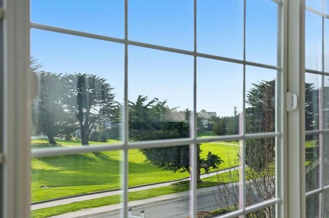 25 Merion Road, Half Moon Bay, CA 94019