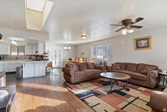 626 W 800 N, Clinton, UT 84015