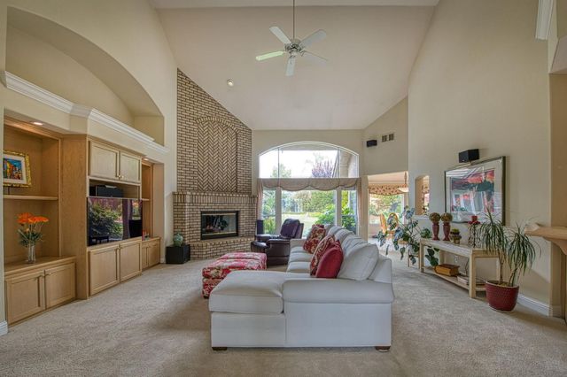 856 E Sutton Drive, Fresno, CA 93720