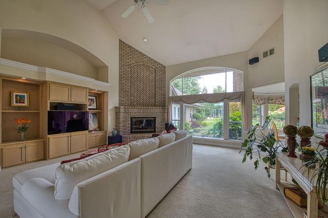 856 E Sutton Drive, Fresno, CA 93720