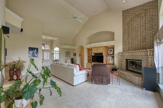 856 E Sutton Drive, Fresno, CA 93720