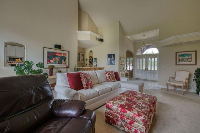 856 E Sutton Drive, Fresno, CA 93720
