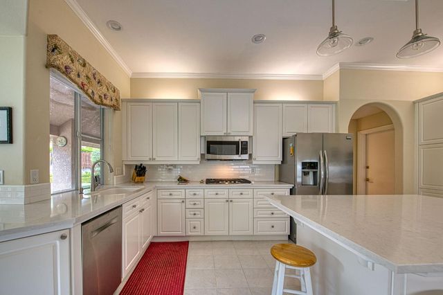 856 E Sutton Drive, Fresno, CA 93720