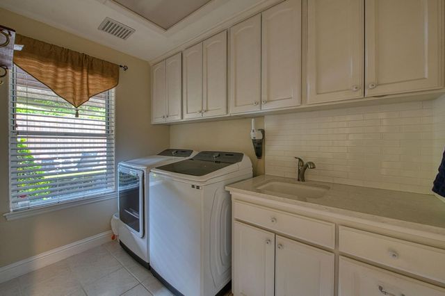 856 E Sutton Drive, Fresno, CA 93720