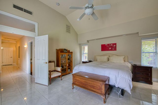 856 E Sutton Drive, Fresno, CA 93720