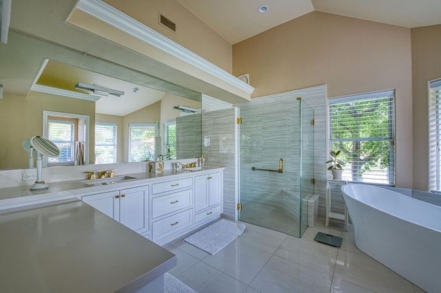 856 E Sutton Drive, Fresno, CA 93720