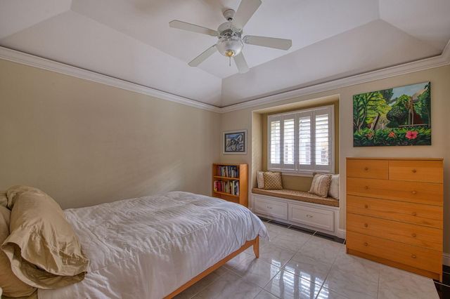 856 E Sutton Drive, Fresno, CA 93720