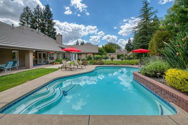 856 E Sutton Drive, Fresno, CA 93720