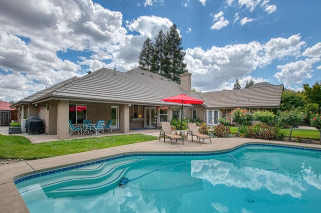 856 E Sutton Drive, Fresno, CA 93720