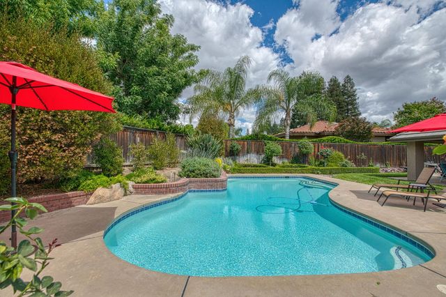 856 E Sutton Drive, Fresno, CA 93720
