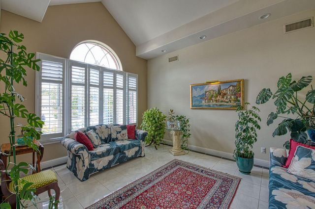 856 E Sutton Drive, Fresno, CA 93720