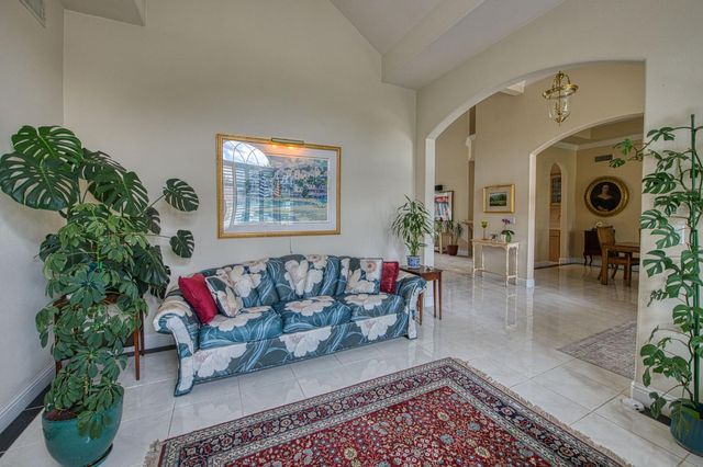 856 E Sutton Drive, Fresno, CA 93720