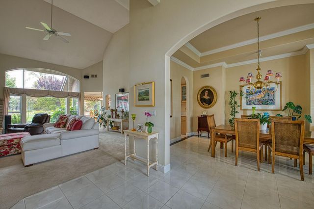 856 E Sutton Drive, Fresno, CA 93720