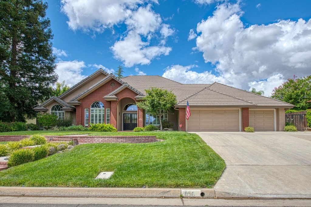 856 E Sutton Drive, Fresno, CA 93720