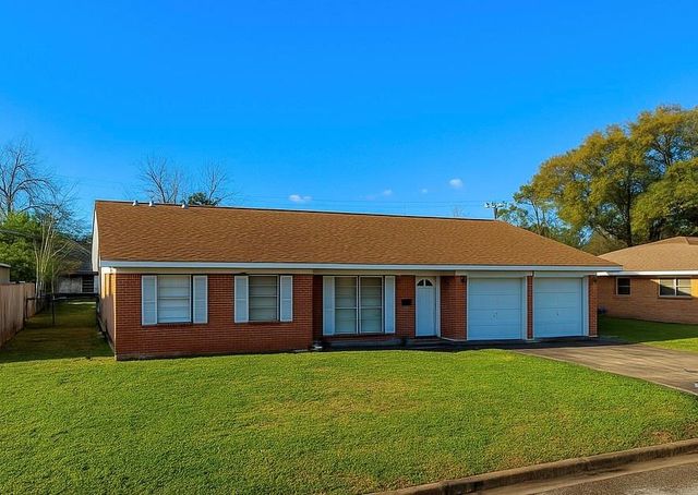 3916 Crescent Drive, Bay City, TX 77414