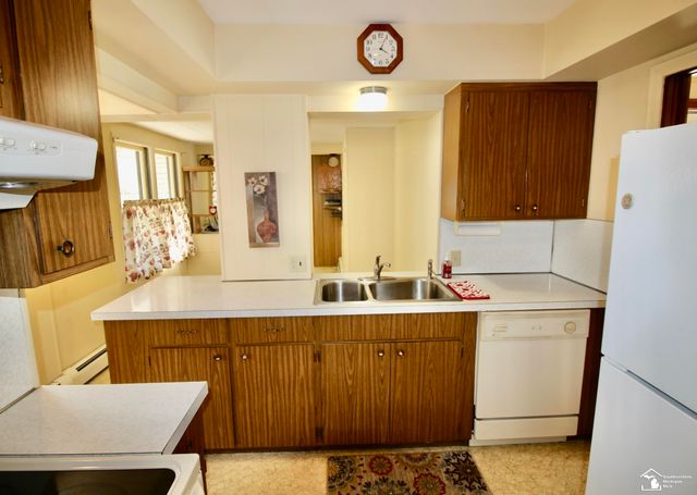 29386 Walnut Street, Flat Rock, MI 48134