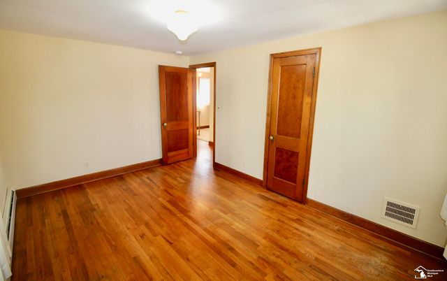 29386 Walnut Street, Flat Rock, MI 48134