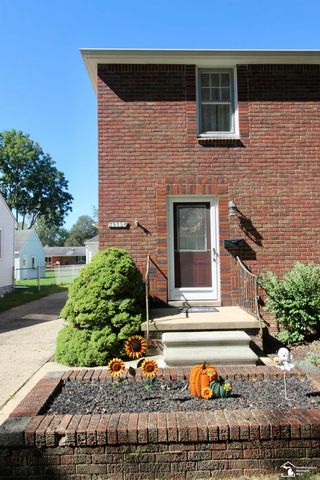 29386 Walnut Street, Flat Rock, MI 48134