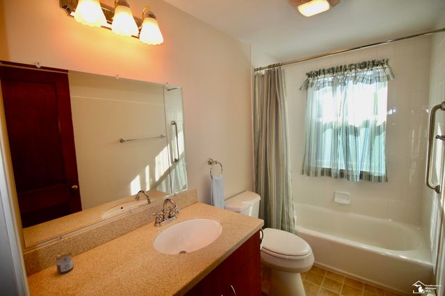 29386 Walnut Street, Flat Rock, MI 48134