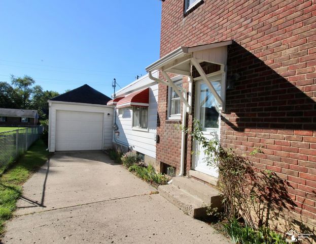 29386 Walnut Street, Flat Rock, MI 48134