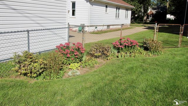 29386 Walnut Street, Flat Rock, MI 48134