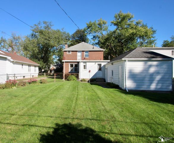 29386 Walnut Street, Flat Rock, MI 48134