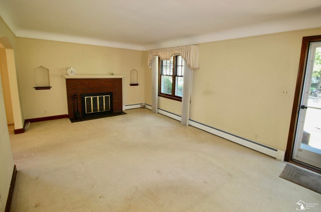 29386 Walnut Street, Flat Rock, MI 48134