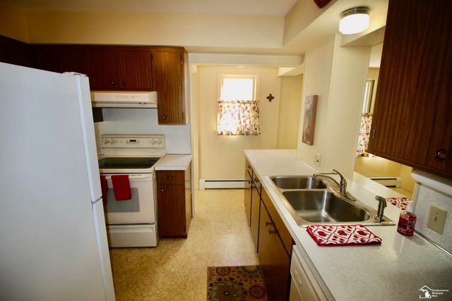 29386 Walnut Street, Flat Rock, MI 48134