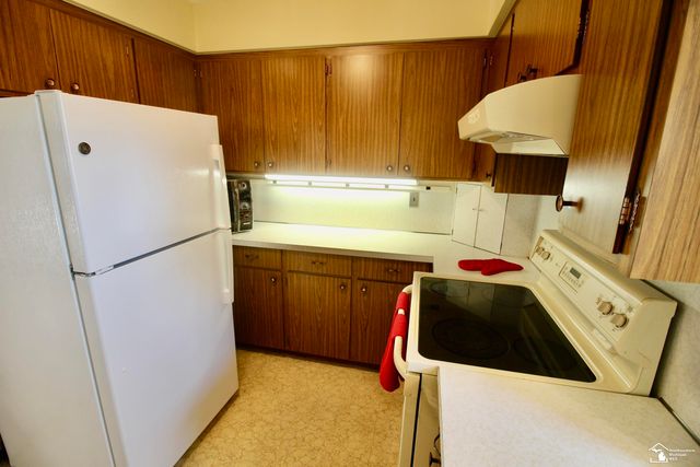 29386 Walnut Street, Flat Rock, MI 48134