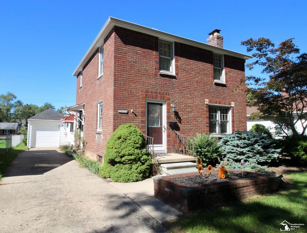 29386 Walnut Street, Flat Rock, MI 48134