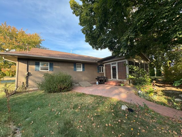 102 Maple Street, Cedar Point, IL 61316