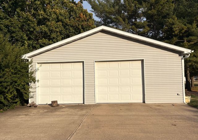 102 Maple Street, Cedar Point, IL 61316