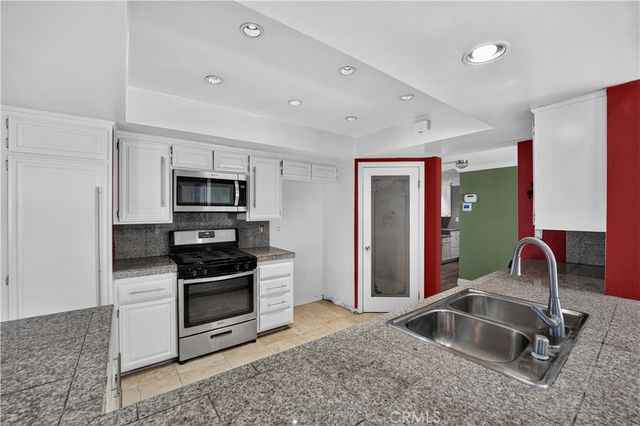 1201 N Lincoln Avenue, Fullerton, CA 92831