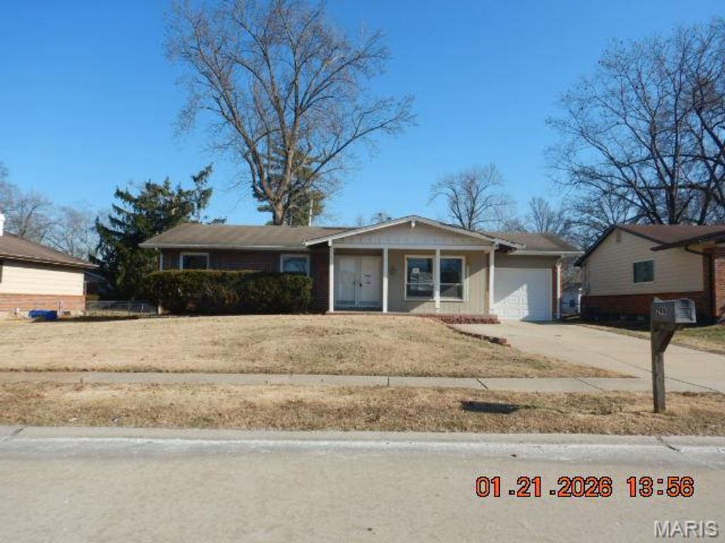 2960 Devonshire Drive, Florissant, MO 63033