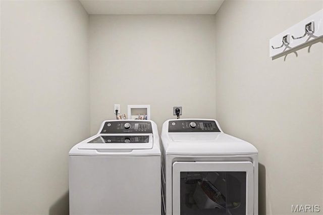 906 Palisades Circle, St Charles, MO 63301